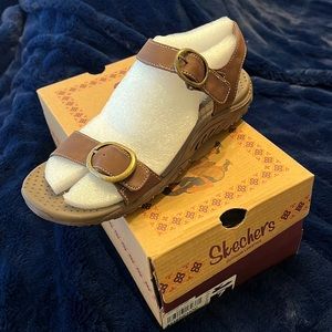 SKETCHERS. BROWN SANDALS. ALWAYS STRAPPED STYLE. VELCRO CLOSURE. FAUX BUCKLE
